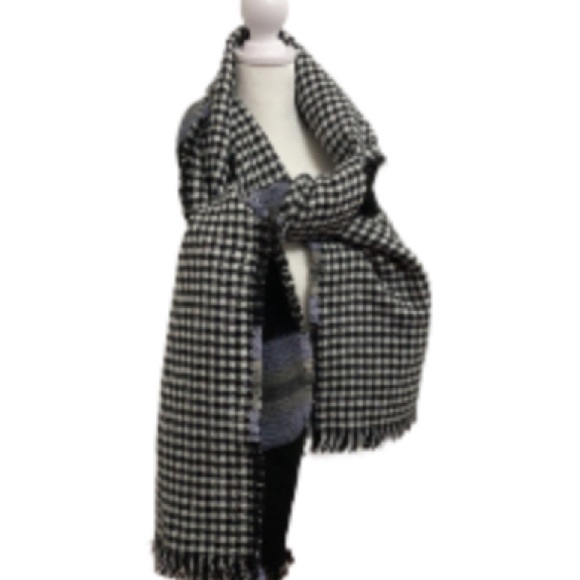 NWOT Tahari Acrylic Reversible Scarf OSFM - Picture 3 of 16